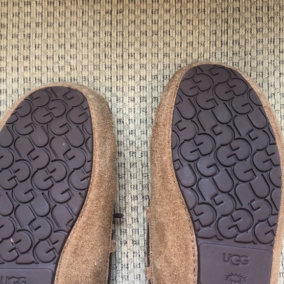 UGG house shoes, moccasin, women, tan/brown, size 5, - Picture 9 of 9